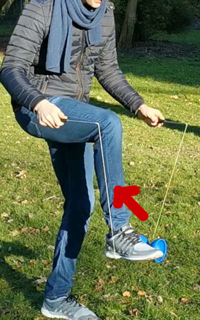 Diabolo Trick über den Fuß